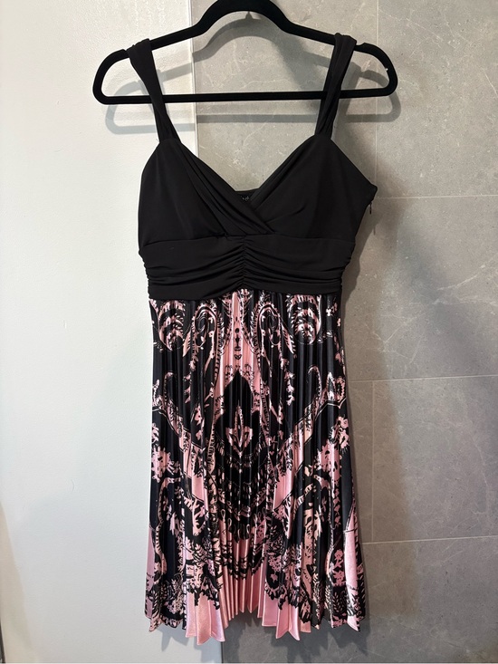 le chateau Dresses & Skirts - Robe/Dress Le Château